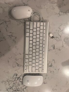 Apple Accessories Bundle Keyboard, Magic Mouse + Wired Mighty Mouse -Working